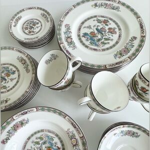 Wedgwood Kutani Crane Bone China - 36 Piece Set - 6 Place Settings